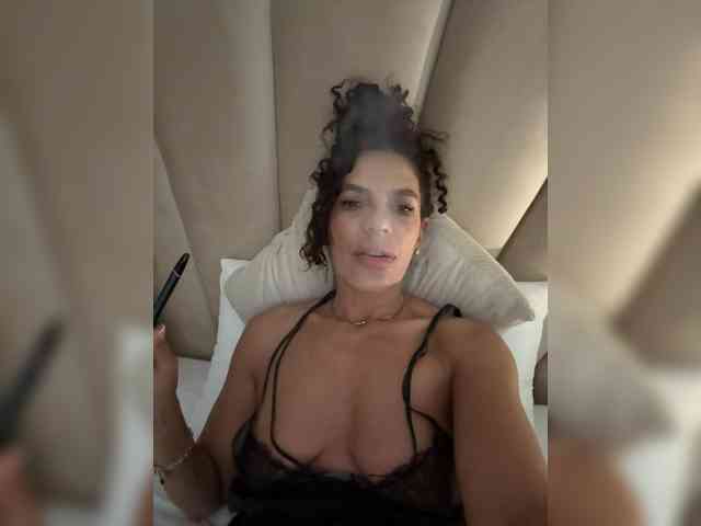 LadyVelvet22 webcam