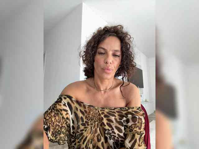 LadyVelvet22 webcam