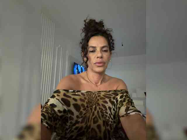 LadyVelvet22 webcam