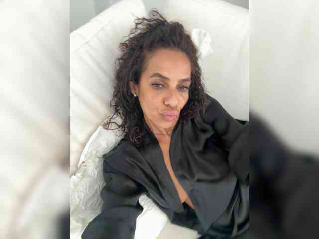 LadyVelvet22 webcam