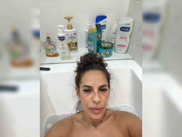 LadyVelvet22 webcam