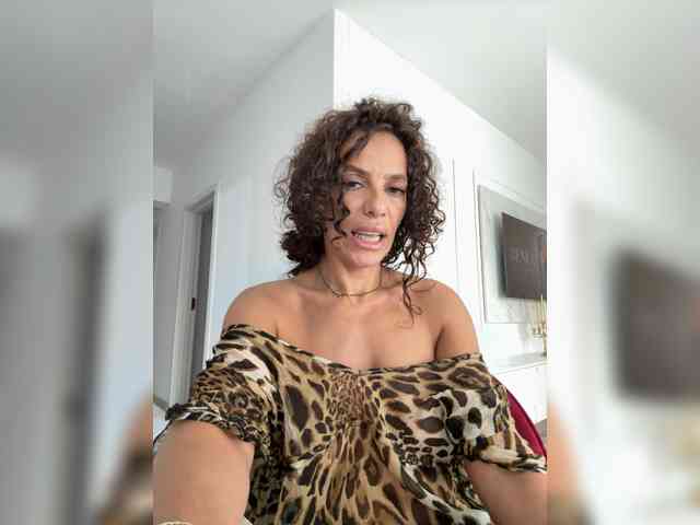 LadyVelvet22 webcam