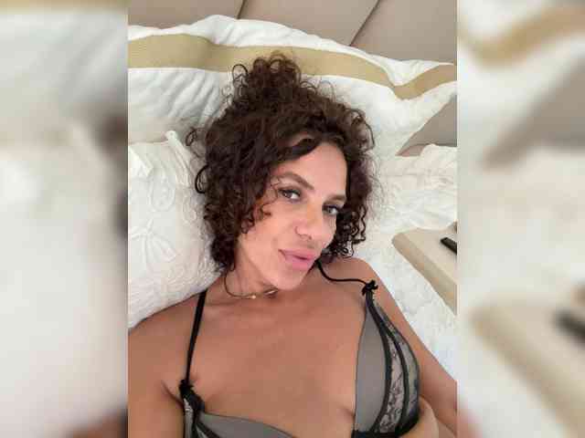 LadyVelvet22 webcam