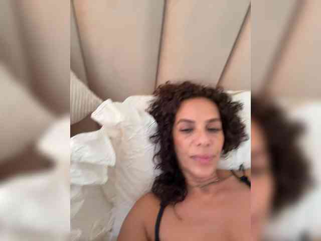 LadyVelvet22 live female cam on bongacams