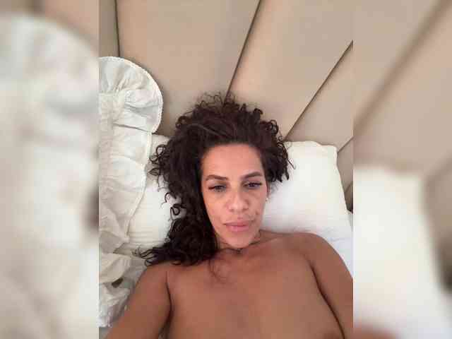 LadyVelvet22 webcam