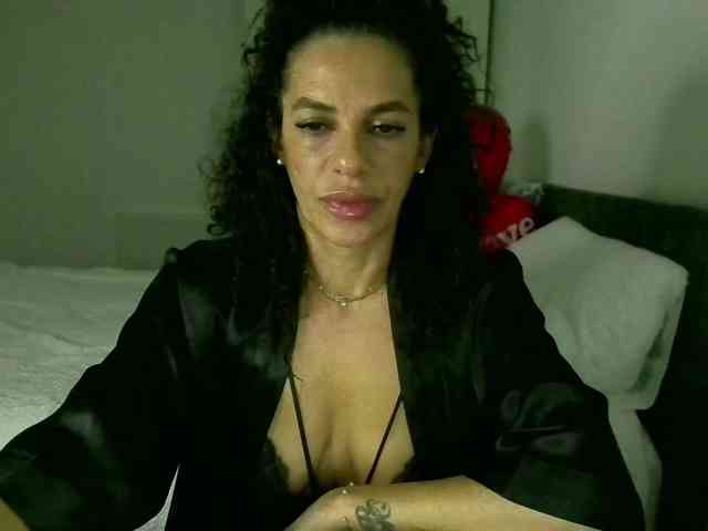 LadyVelvet22 webcam