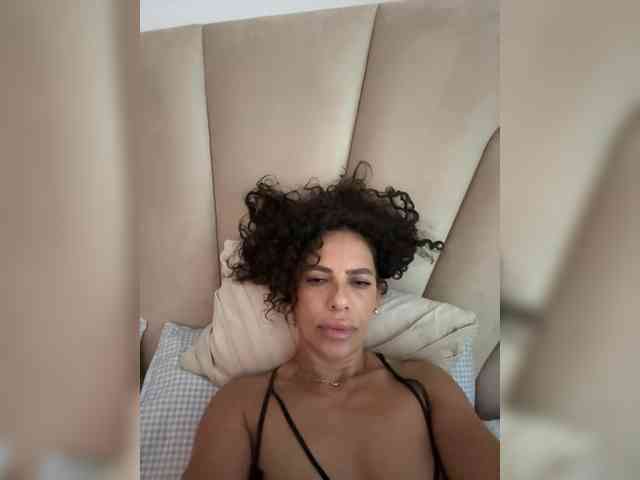 LadyVelvet22 webcam