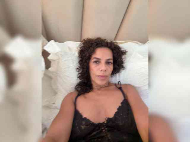 LadyVelvet22 webcam