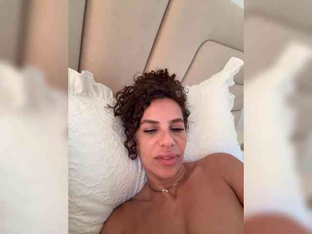 LadyVelvet22 webcam