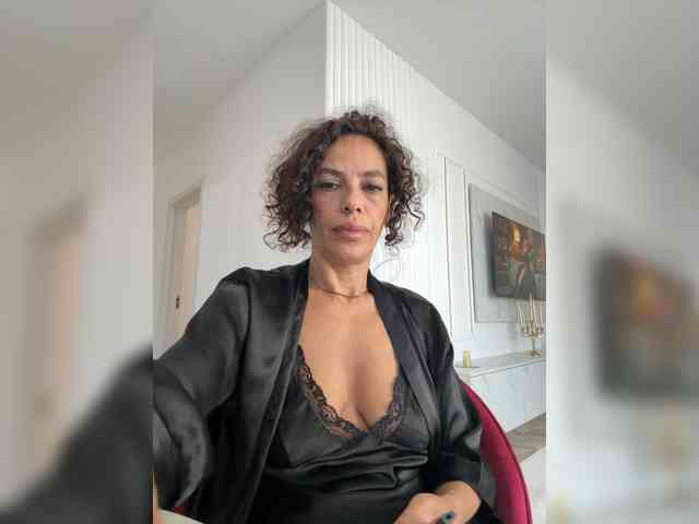 LadyVelvet22 webcam