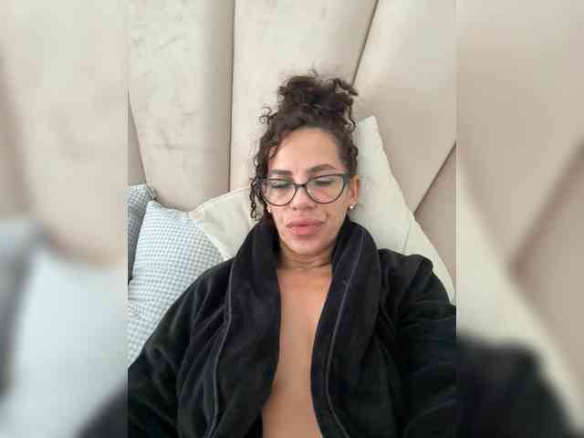 LadyVelvet22 webcam