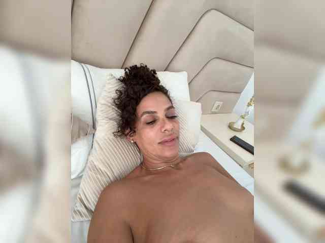 LadyVelvet22 webcam