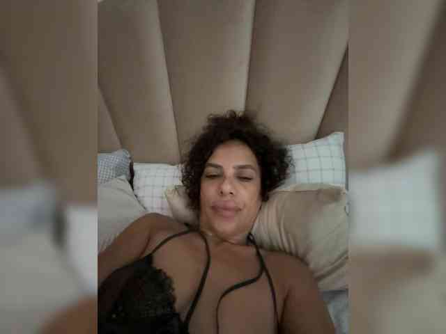 LadyVelvet22 webcam