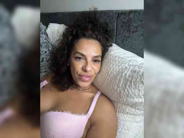 LadyVelvet22 webcam