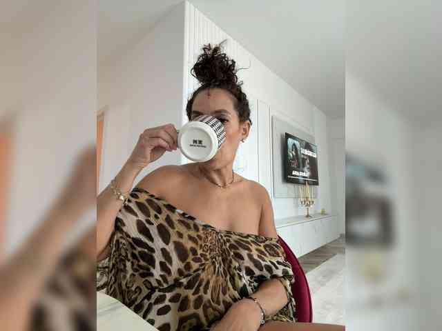 LadyVelvet22 webcam