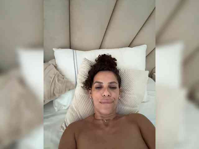 LadyVelvet22 webcam