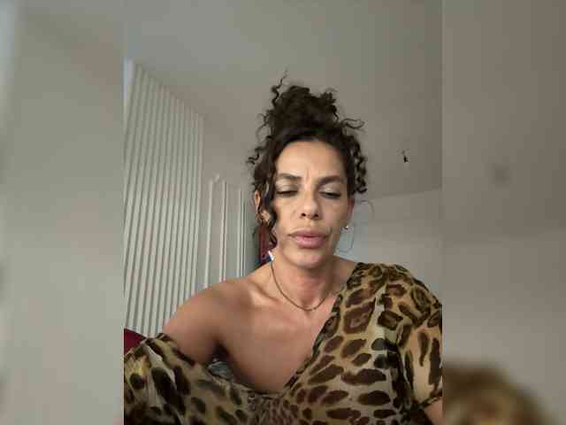 LadyVelvet22 webcam