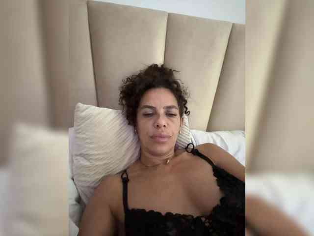LadyVelvet22 webcam