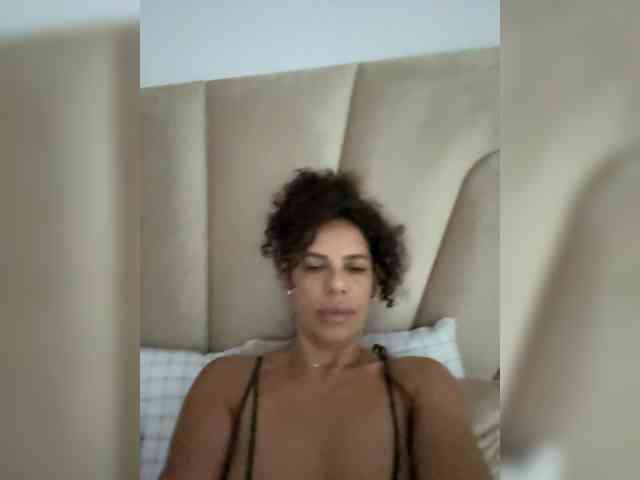 LadyVelvet22 webcam