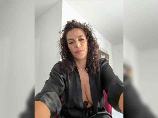 LadyVelvet22 webcam
