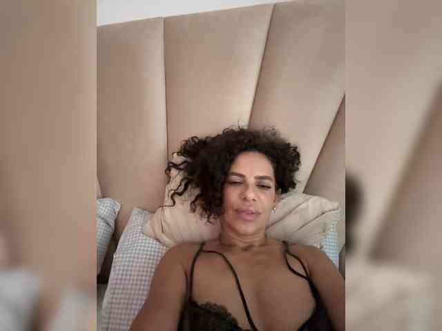 LadyVelvet22 webcam