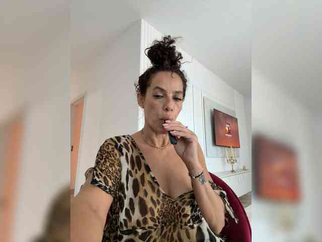LadyVelvet22 live female cam on bongacams