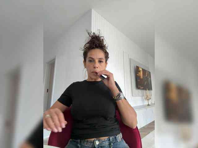 LadyVelvet22 webcam