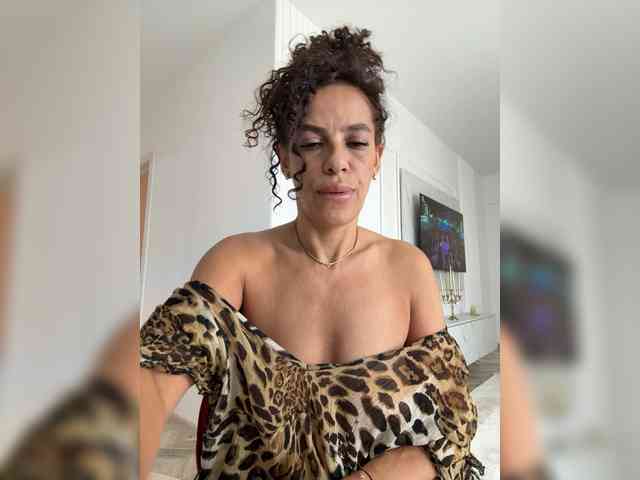 LadyVelvet22 webcam