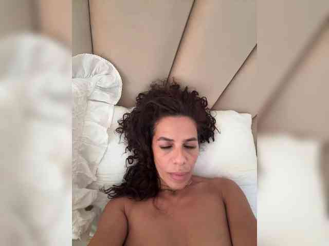 LadyVelvet22 live female cam on bongacams