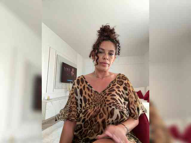 LadyVelvet22 webcam