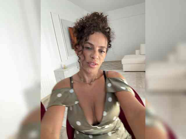LadyVelvet22 webcam