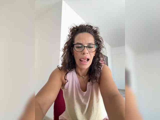 LadyVelvet22 webcam