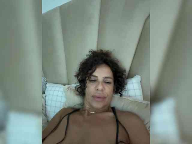 LadyVelvet22 webcam