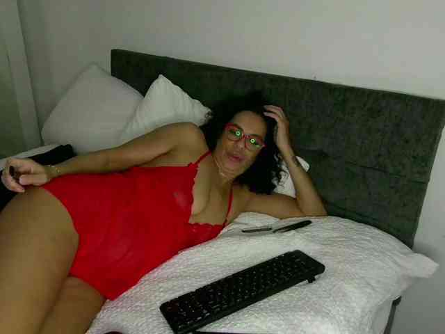 LadyVelvet22 webcam