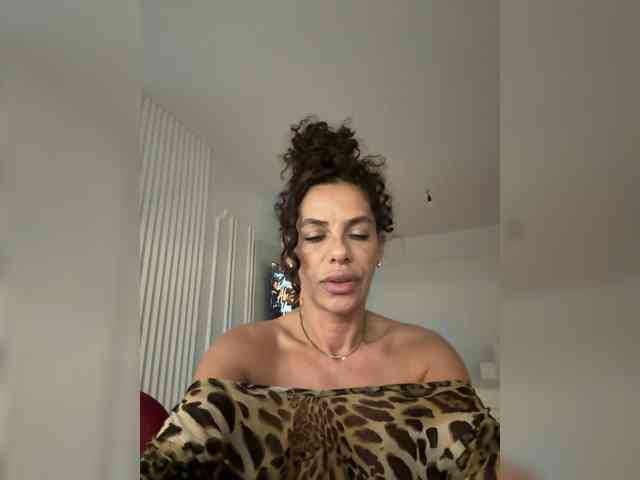 LadyVelvet22 webcam