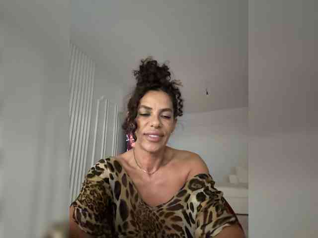 LadyVelvet22 webcam