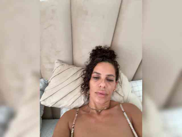 LadyVelvet22 webcam