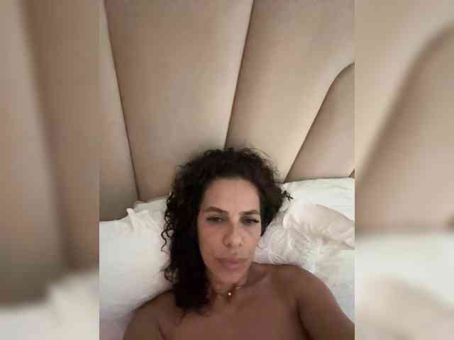 LadyVelvet22 webcam