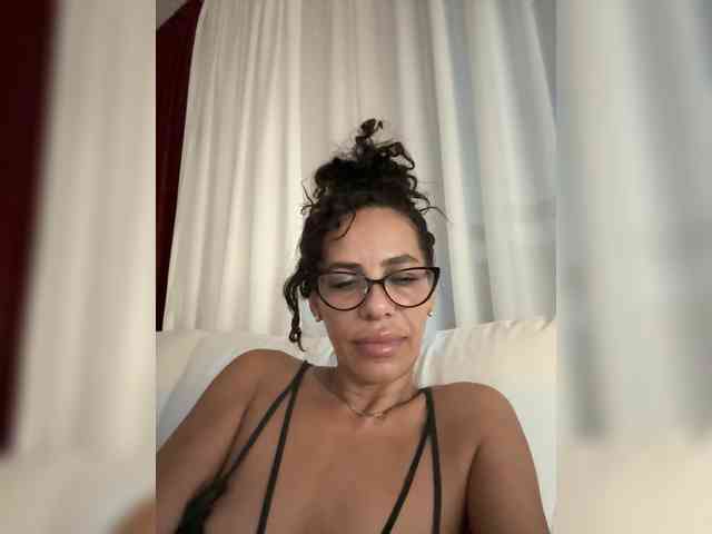 LadyVelvet22 webcam
