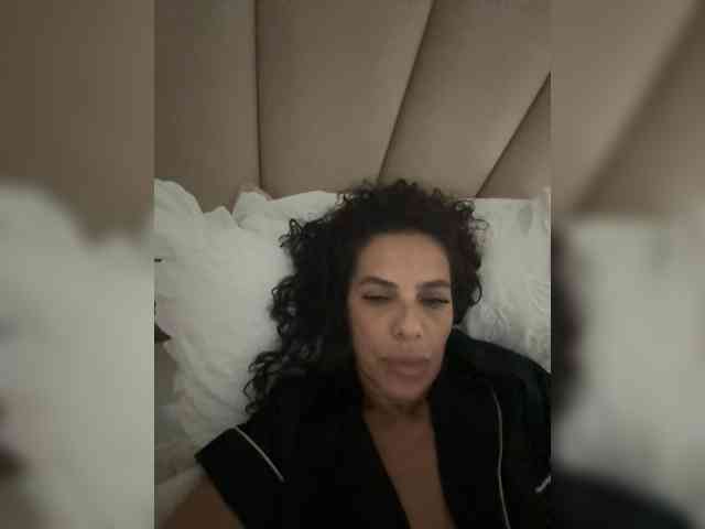 LadyVelvet22 live female cam on bongacams