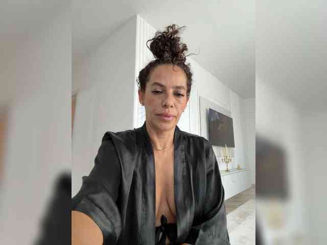 LadyVelvet22 webcam
