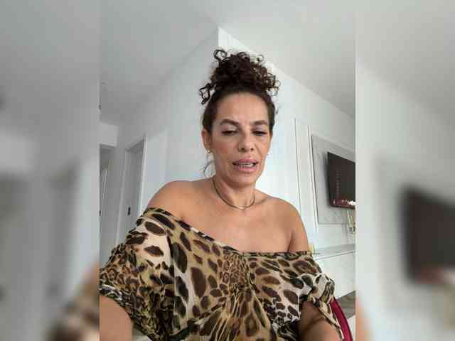 LadyVelvet22 webcam