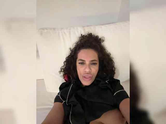 LadyVelvet22 webcam