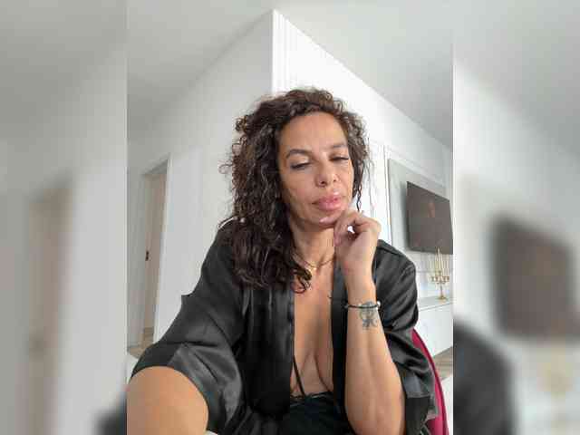 LadyVelvet22 webcam