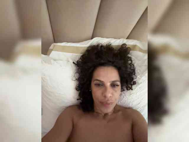 LadyVelvet22 webcam