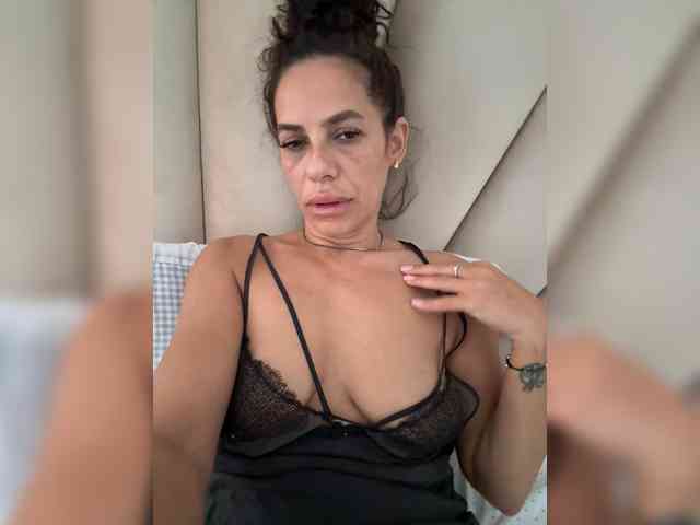 LadyVelvet22 webcam