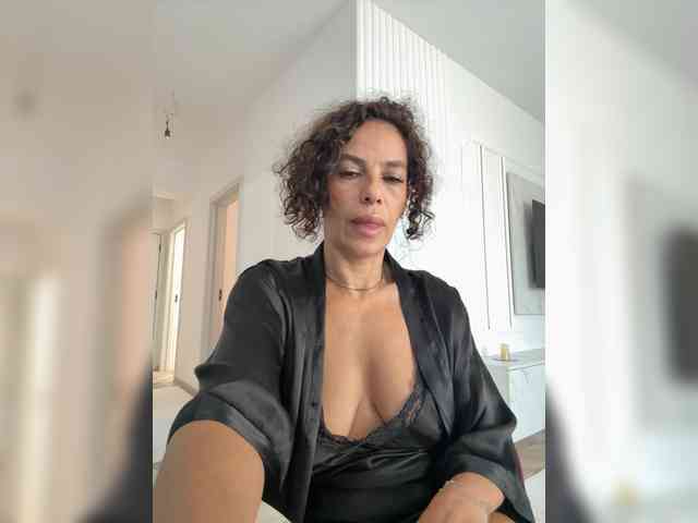 LadyVelvet22 webcam