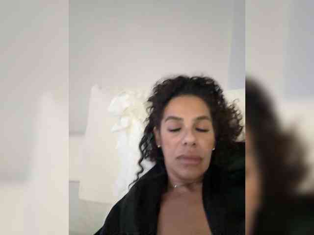 LadyVelvet22 webcam