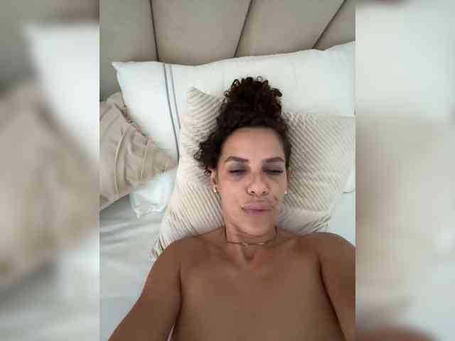 LadyVelvet22 webcam