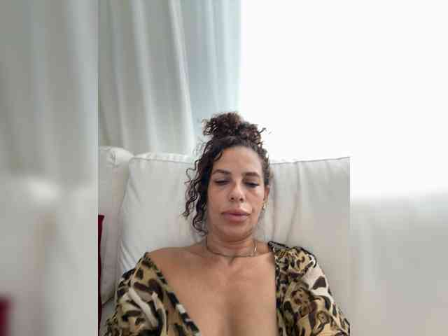 LadyVelvet22 webcam